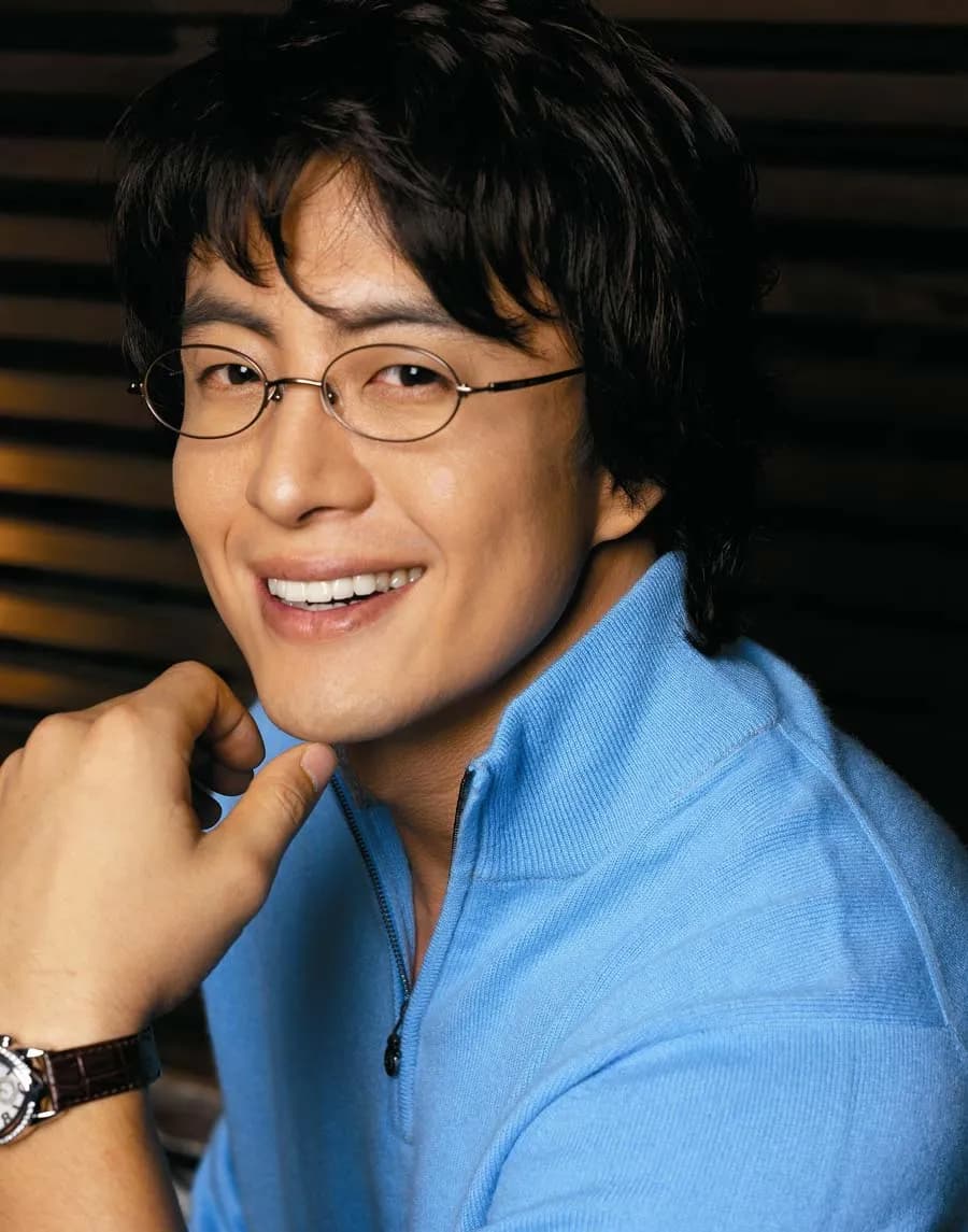 Bae Yong-joon's profile picture